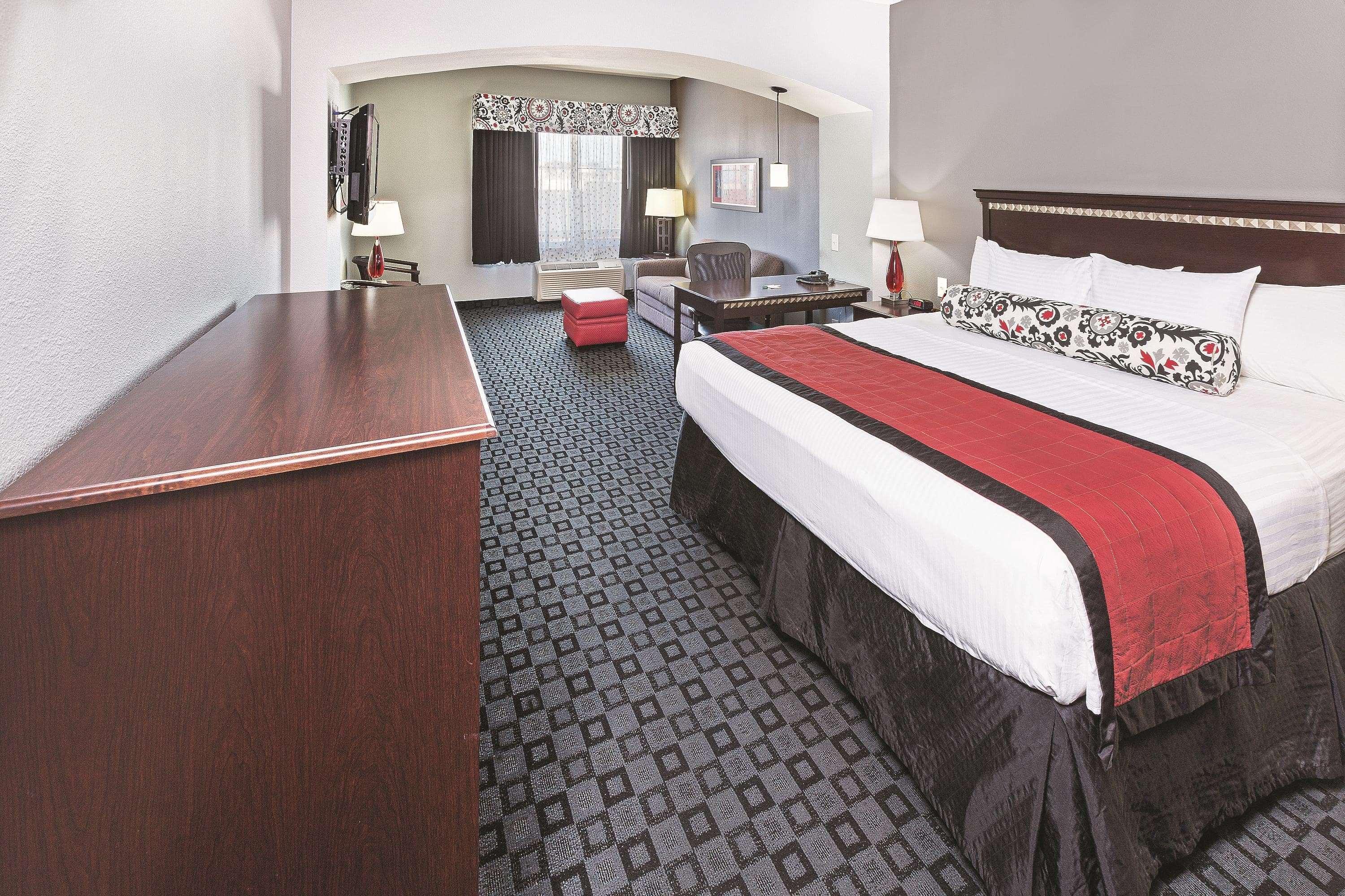 La Quinta By Wyndham Decatur Hotel Exterior photo