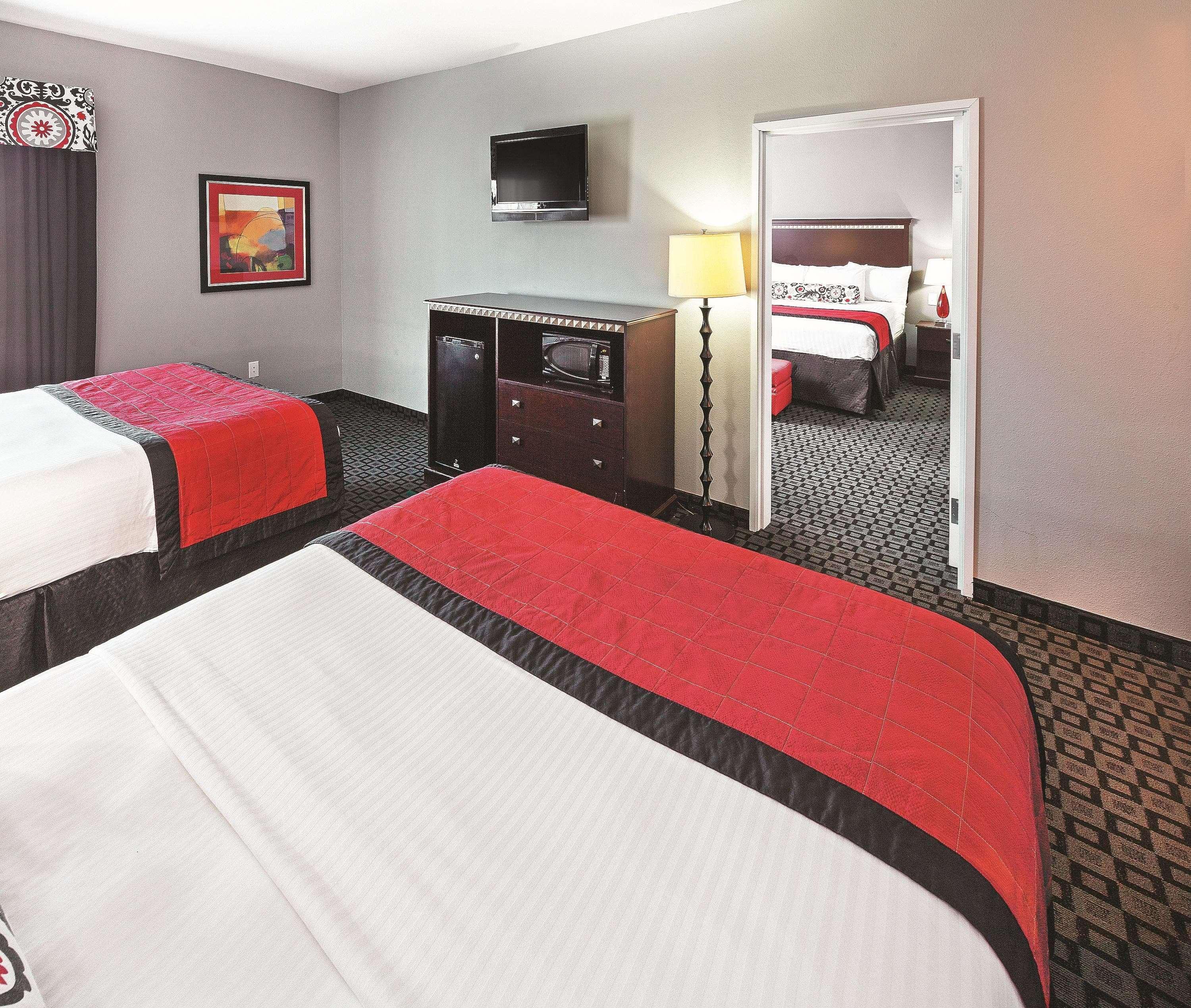 La Quinta By Wyndham Decatur Hotel Exterior photo