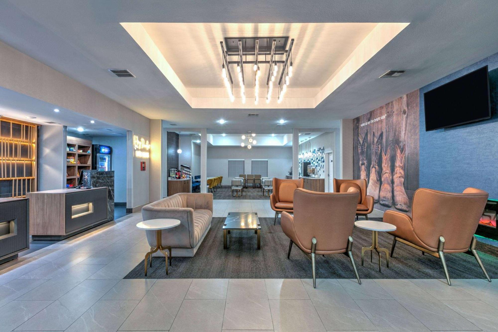 La Quinta By Wyndham Decatur Hotel Exterior photo